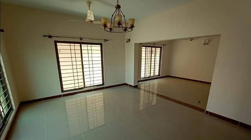 Premium 427 Square Yards House Is Available For rent In Karachi 5