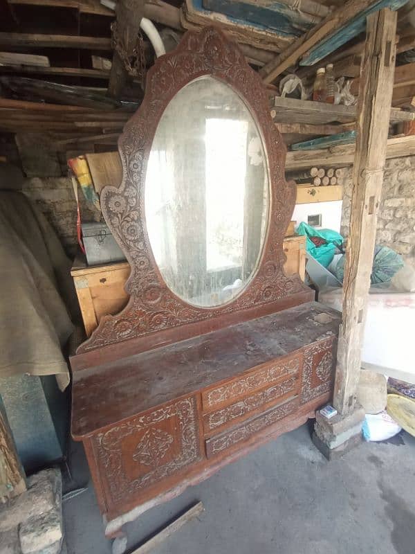 old fashion dressing table 1