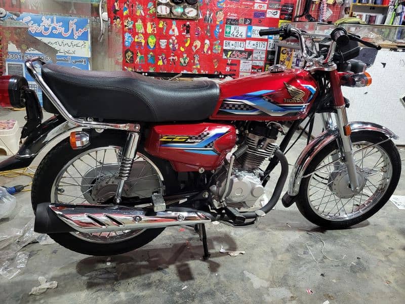 Honda CG 125   2024 model lush condition brand new number ni lga 3