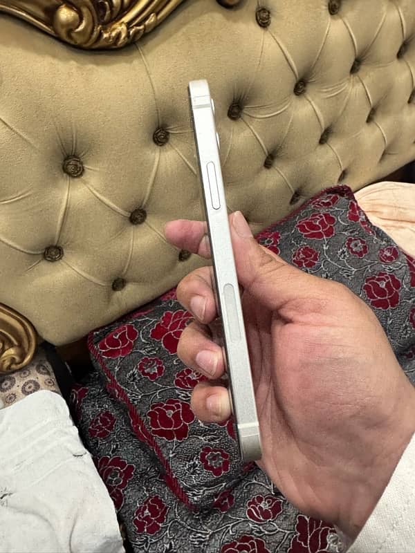 iPhone 12 white Colour 64gb 1