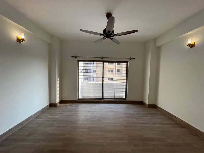 2486 Square Feet Flat For sale In Karachi 6