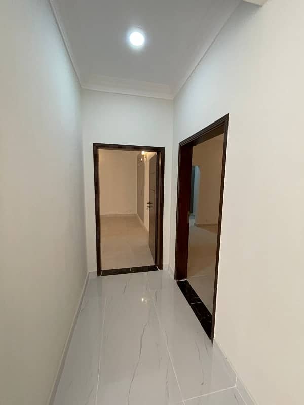 2486 Square Feet Flat For sale In Karachi 7