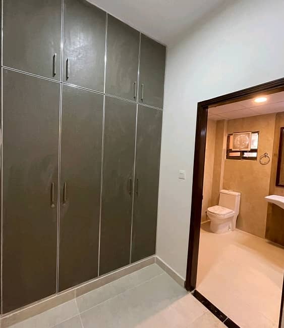 2486 Square Feet Flat For sale In Karachi 11