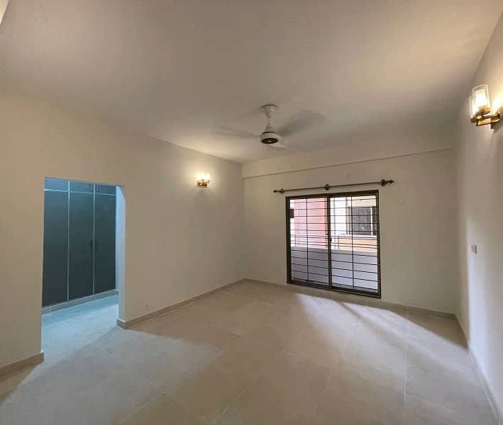 2486 Square Feet Flat For sale In Karachi 14