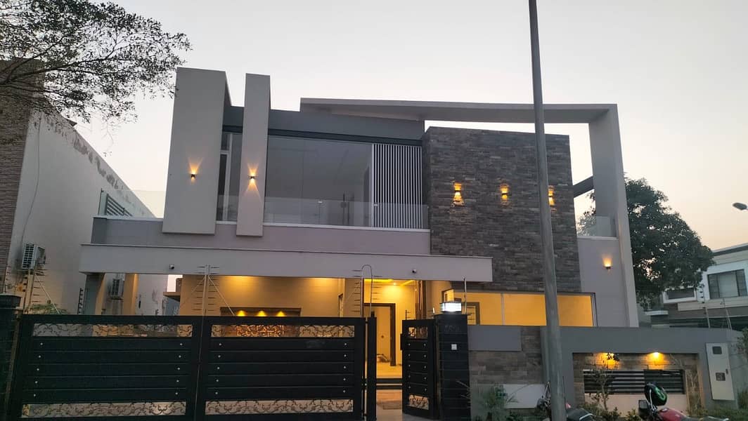 DREAM HOME OFFERS one kanal Full House Is Available For Rent In DHA Phase 06 Lahore At Super Hot Location. 0