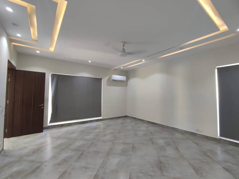 DREAM HOME OFFERS one kanal Full House Is Available For Rent In DHA Phase 06 Lahore At Super Hot Location. 3