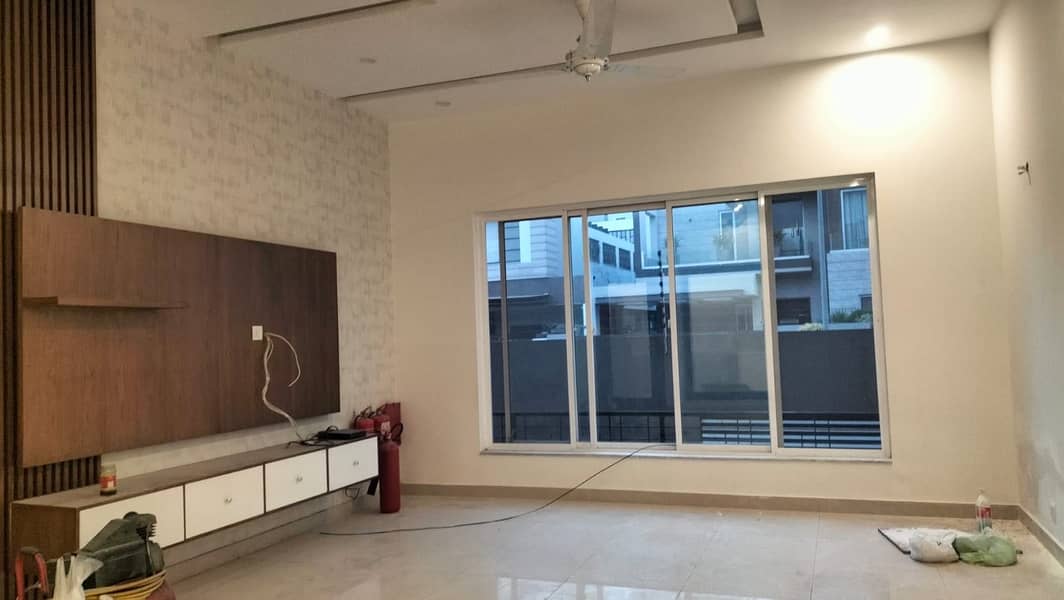 DREAM HOME OFFERS one kanal Full House Is Available For Rent In DHA Phase 06 Lahore At Super Hot Location. 10