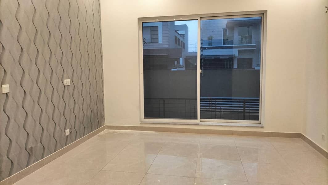 DREAM HOME OFFERS one kanal Full House Is Available For Rent In DHA Phase 06 Lahore At Super Hot Location. 14