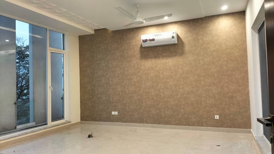 DREAM HOME OFFERS one kanal Full House Is Available For Rent In DHA Phase 06 Lahore At Super Hot Location. 15