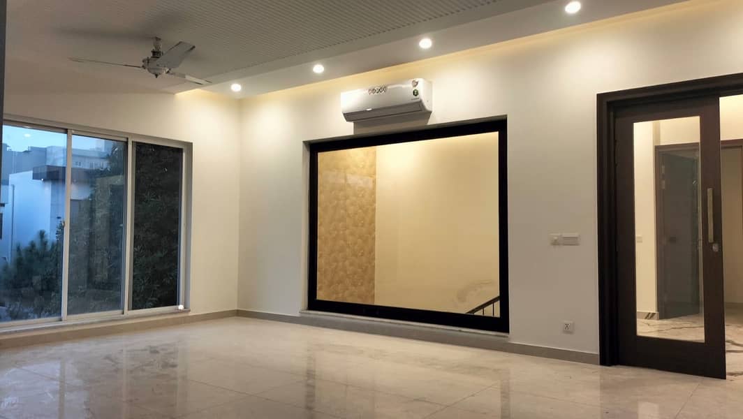 DREAM HOME OFFERS one kanal Full House Is Available For Rent In DHA Phase 06 Lahore At Super Hot Location. 24