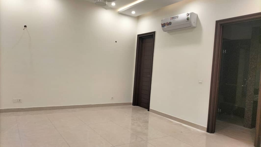 DREAM HOME OFFERS one kanal Full House Is Available For Rent In DHA Phase 06 Lahore At Super Hot Location. 25