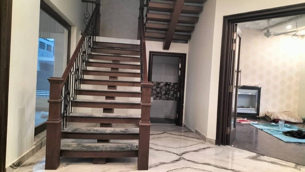 DREAM HOME OFFERS one kanal Full House Is Available For Rent In DHA Phase 06 Lahore At Super Hot Location. 28