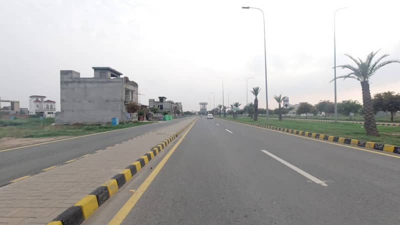 80ft Road 5 Marla Plot No. 1768 Block B At Investor Rate Prime Location For Sale In DHA 9 Town 4