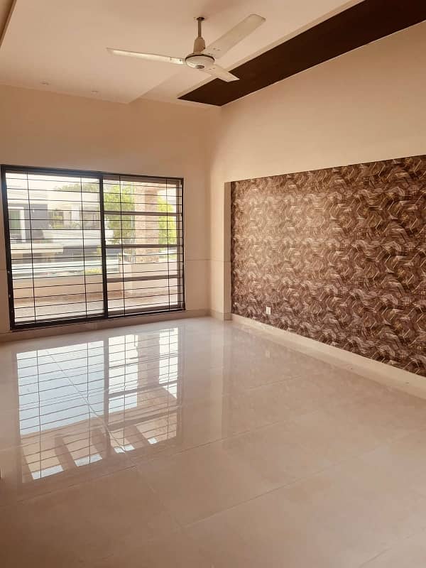 10 Marla House For Rent In Dha Phase 5 Hote Location Near Park 4