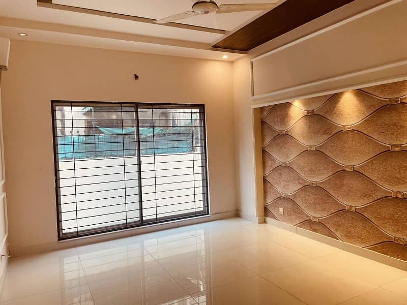 10 Marla House For Rent In Dha Phase 5 Hote Location Near Park 6