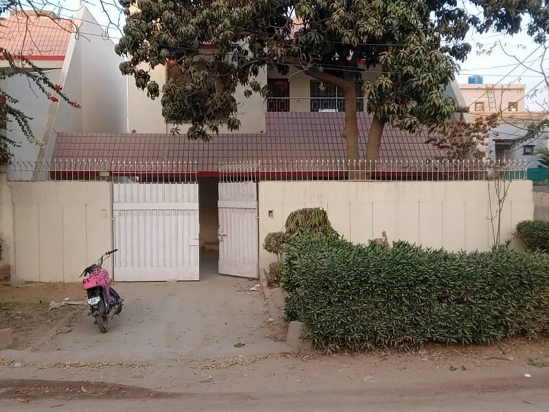 Prime Location Gulistan-e-Jauhar - Block 4 House Sized 240 Square Yards Is Available 0