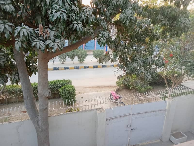 Prime Location Gulistan-e-Jauhar - Block 4 House Sized 240 Square Yards Is Available 3