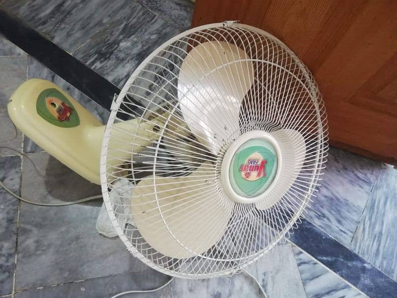 Younas Wall Bracket Fan 1