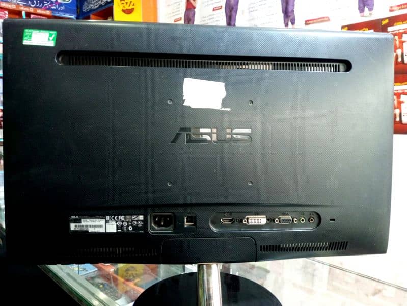 ASUS Ultra LCD For Gaming with HD Cam 3