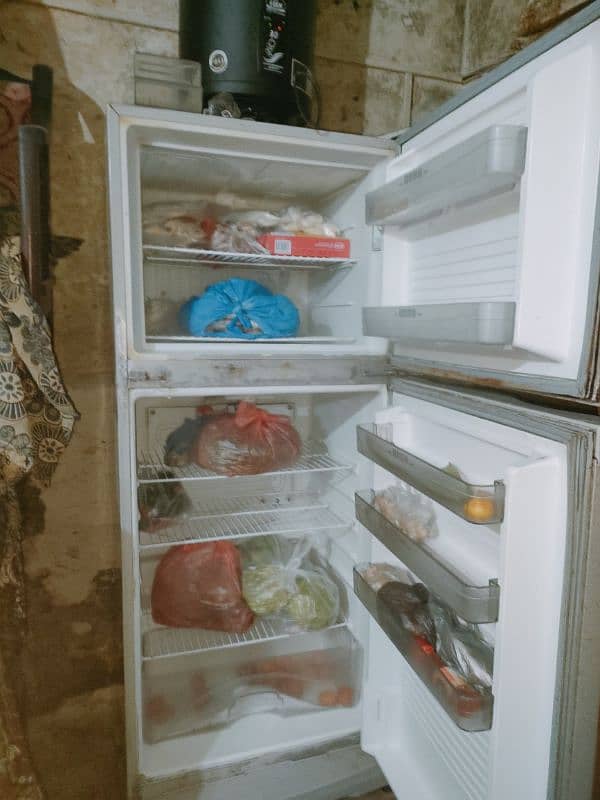 Dawlance refrigerator for sale with stabilizer. 3