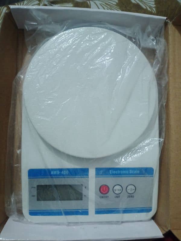 Digital wait scale And 2 stapler for sale 5