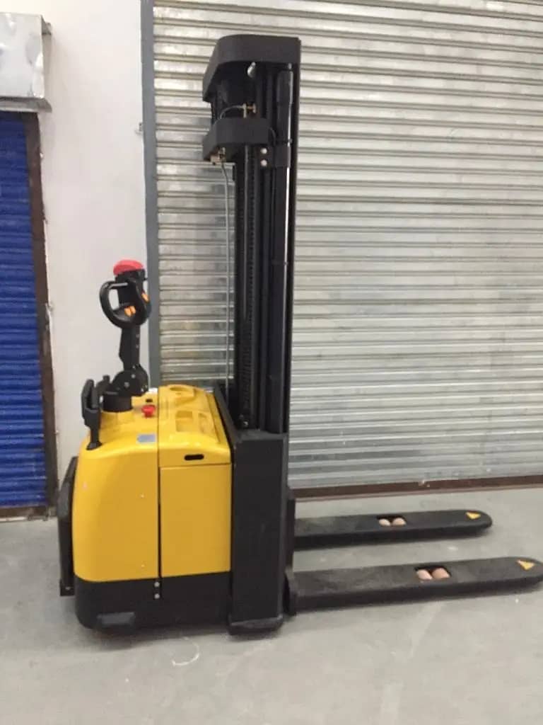 trolley,stacker,drum lifter,pallet lifter,pallet mover,pallets 11