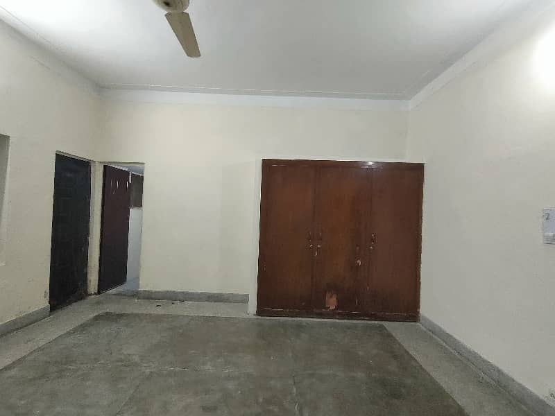 40-Marla 3-Bedroom's Separate Gate Upper Portion Available For Rent. 10