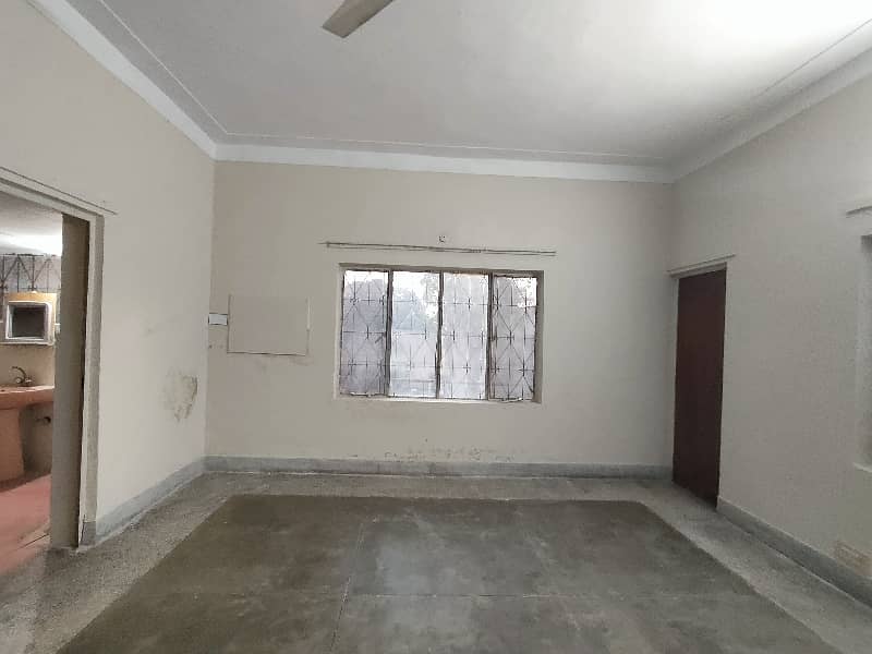 40-Marla 3-Bedroom's Separate Gate Upper Portion Available For Rent. 1