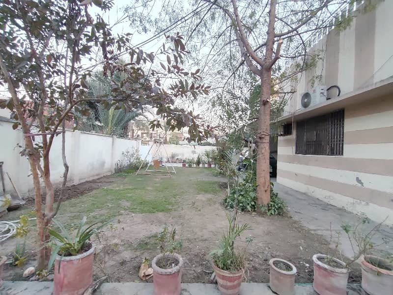 40-Marla 3-Bedroom's Separate Gate Upper Portion Available For Rent. 24