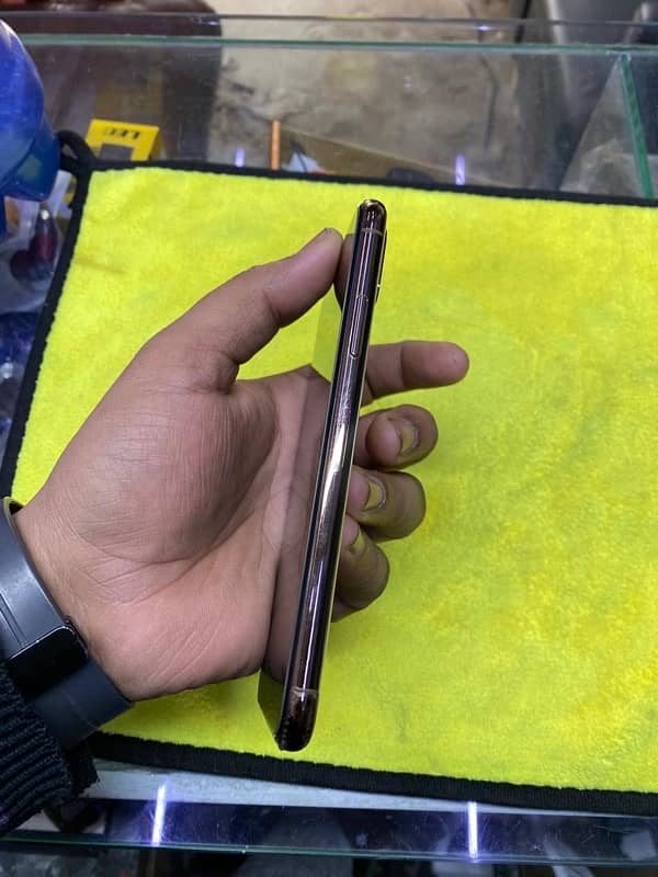 Iphone XS Golden PTA Approved 3