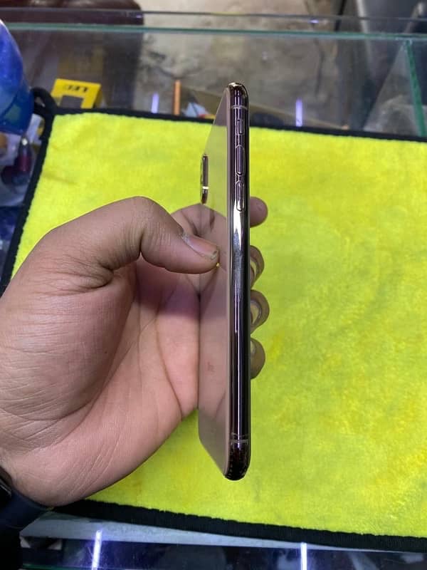 Iphone XS Golden PTA Approved 4