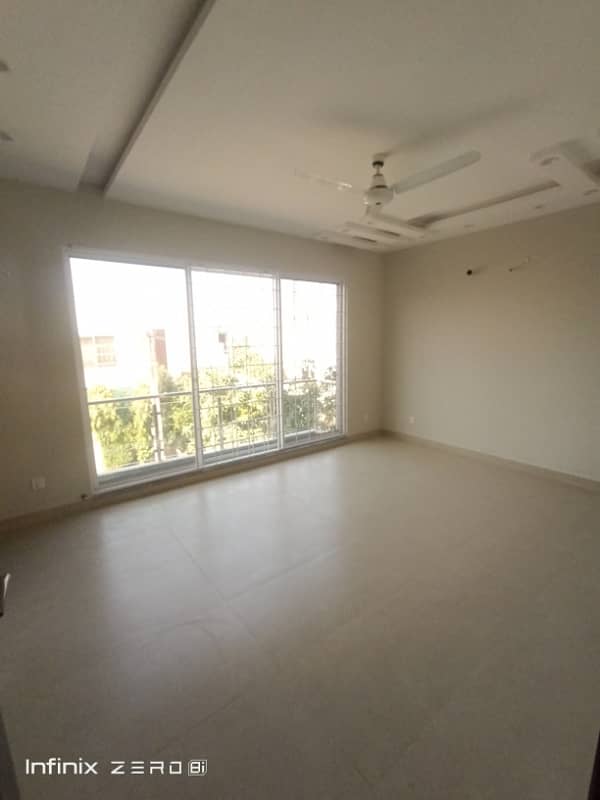 10 Marla Brand New House For Rent Hot Location 14