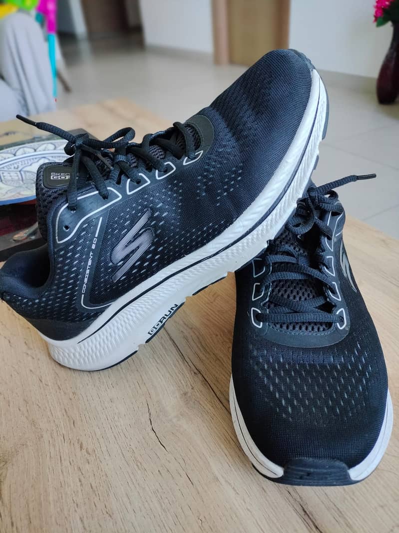 Skechers for sales in excellent condition 2