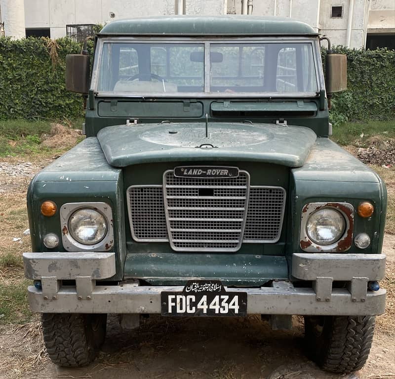 Land Rover Defender 1975 0