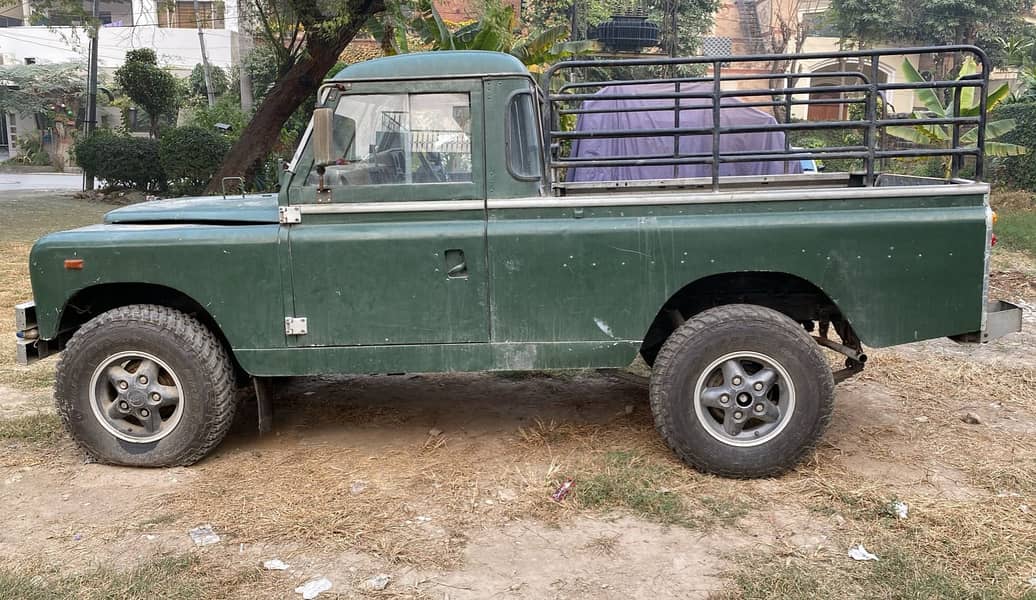 Land Rover Defender 1975 3