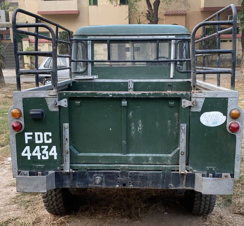 Land Rover Defender 1975 5