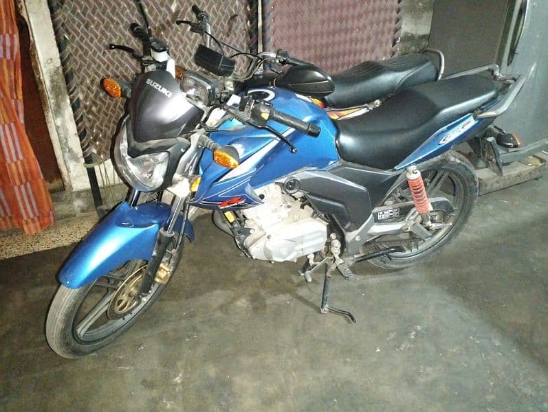 Suzuki GXS 125 excellent condition 1