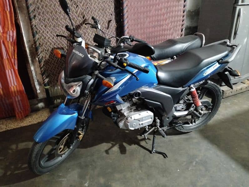 Suzuki GXS 125 excellent condition 2