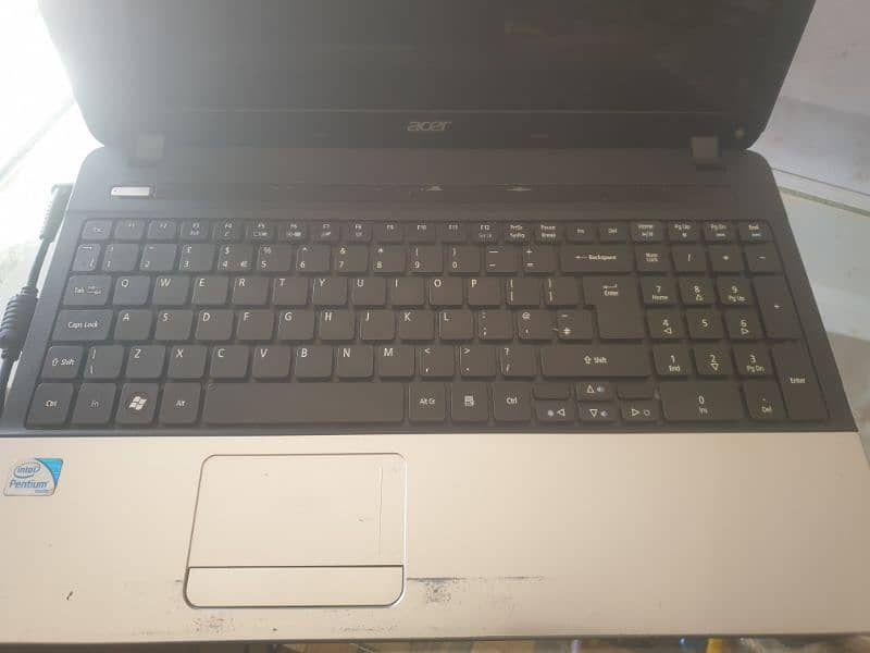 Acer laptop in Good condition 2