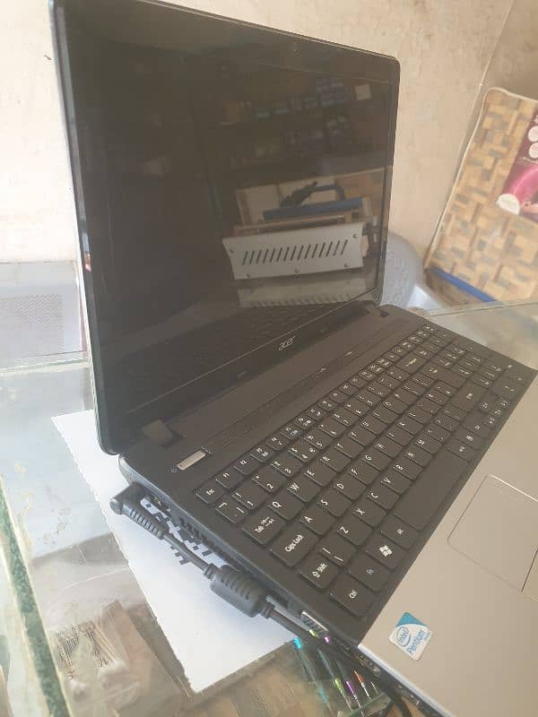 Acer laptop in Good condition 4