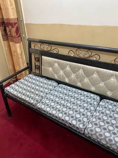 5 seater sofa set and table for sale