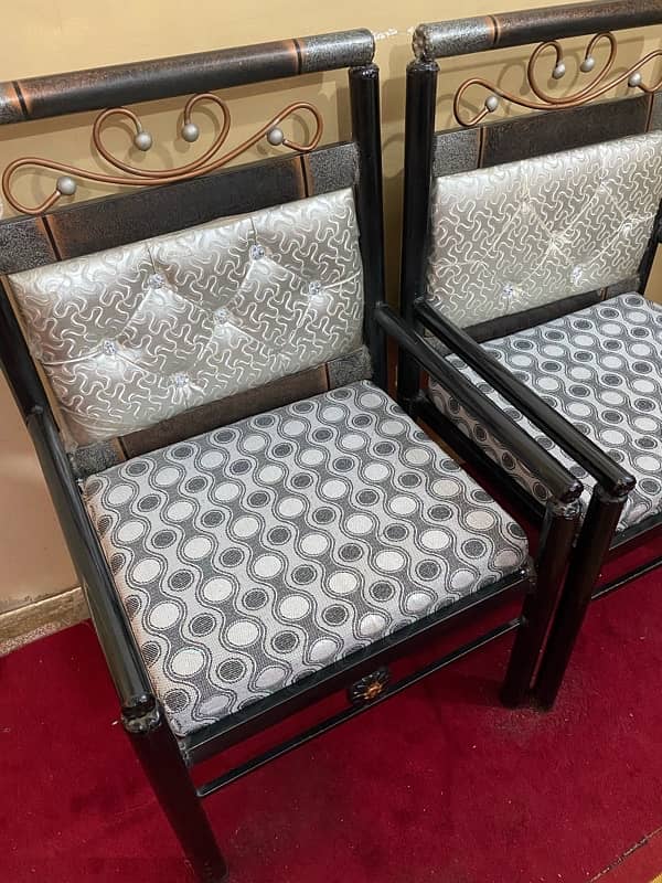 5 seater sofa set and table for sale 3