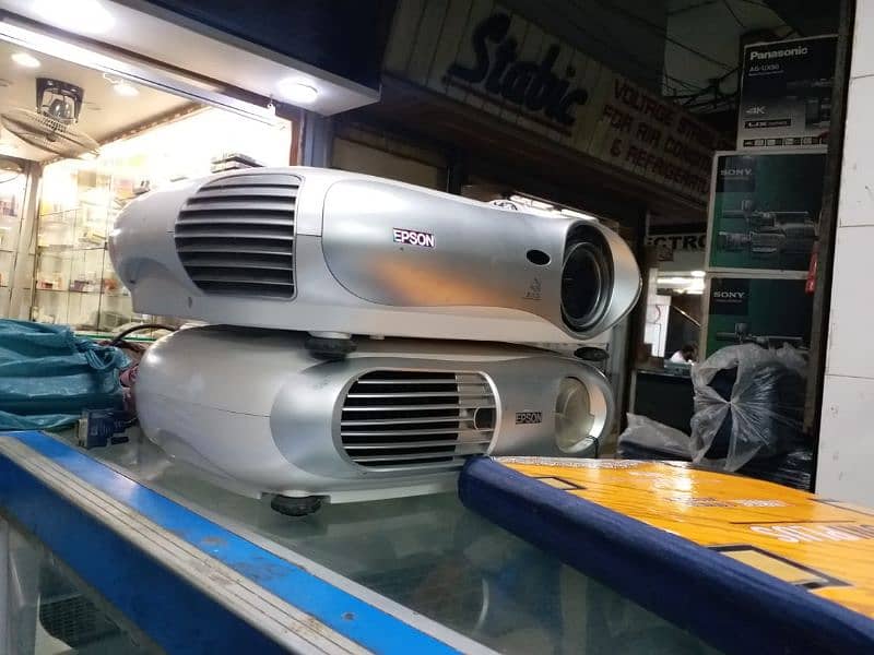 vGA and HDMI Branded Multimedia projectors available for sale 3