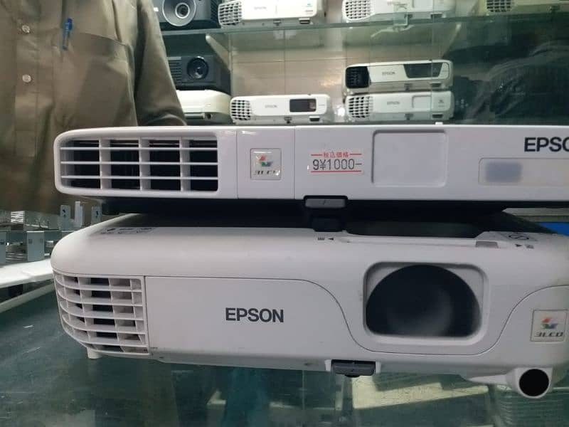 vGA and HDMI Branded Multimedia projectors available for sale 4