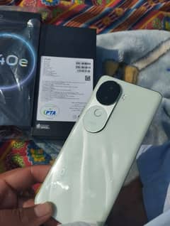 Vivo v40e box open