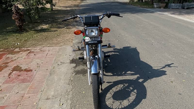 I want to sale honda 125 2014 model very good condition 3