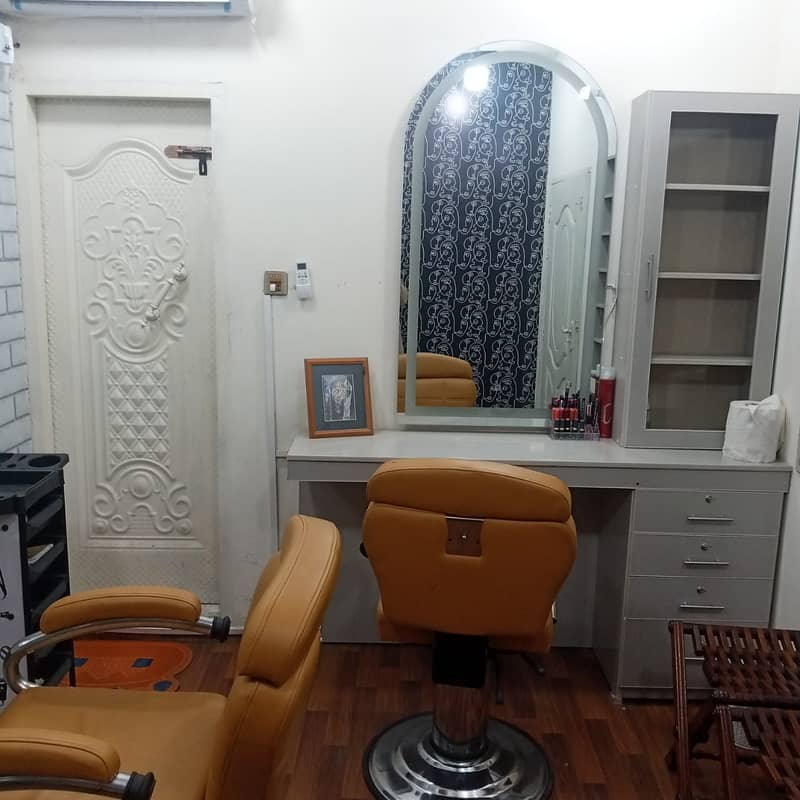 Newly furnished Beauty salon setup for sale, wi quality interiors work 2