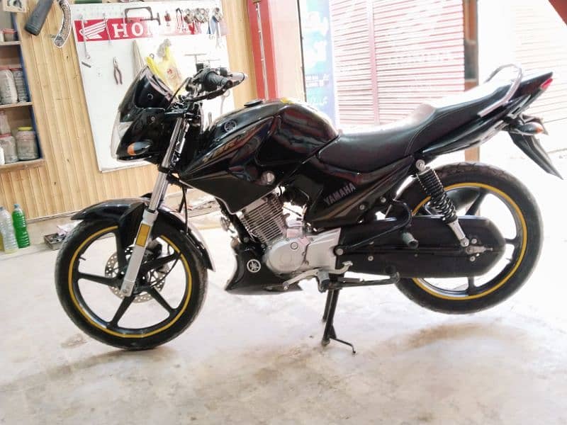 *Yamaha  YBR 125 ( Model  2021)  Total Genuine* 1