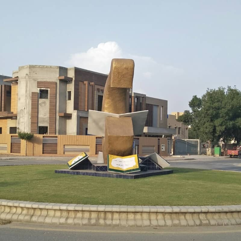 10 Marla Awesome Location Plot For Sale in Overseas A, Block Bahria Town Lahore. 2