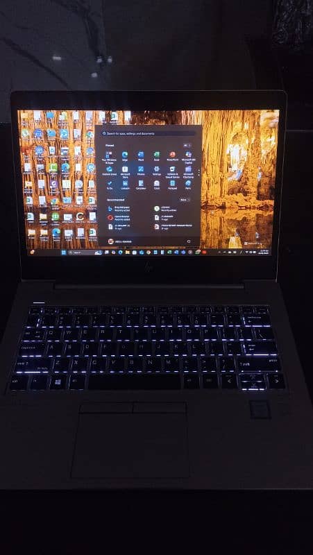 HP Elite Book 830 G5  i5 8th Gen 256GB SSD/8GB 7